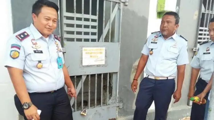 Tahanan Kabur Ditemukan Sembunyi di Balik Lemari