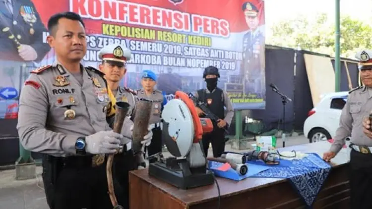 Polisi Musnahkan Knalpot Brong di Kediri