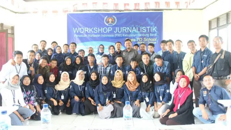 Gelar Workshop Jurnalistik, PWI KBB Sosialisasikan Literasi Media