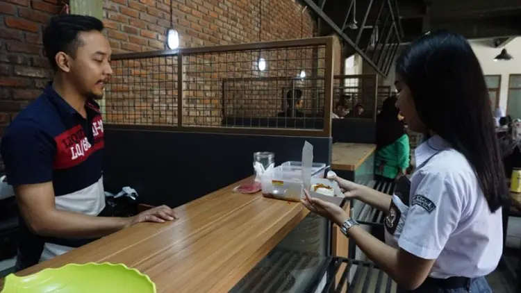 Kantin Unik Sekolah Menengah Kejuruan di Kota Bandung
