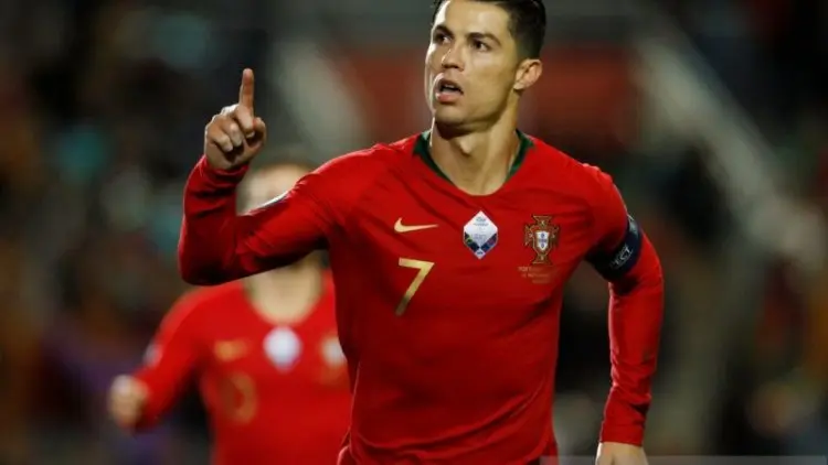 Ronaldo Hattrick, Portugal Pesta Setengah Lusin Gol Lawan Lithuania