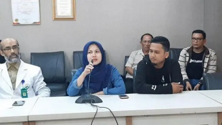 Merasakan Kebahagiaan Orang Tua Kembar Siam Ardi-Ardan