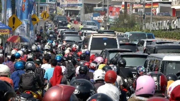Ekonomi dan Macet, Cianjur Tagih Jalur Puncak II