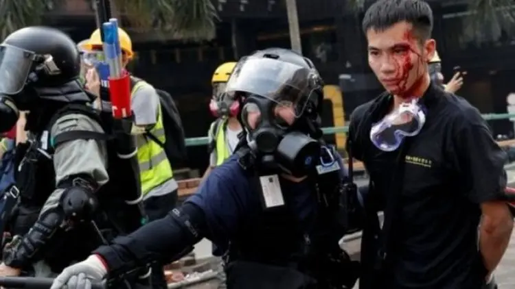 Demonstran Hong Kong Ditangkap