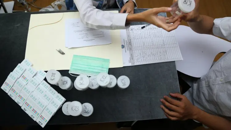 Foto: Tes Urine Mahasiswa dan Dosen