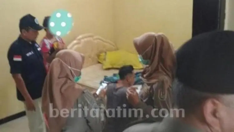 Satpol PP Razia Kos, Wanita Ini Ngumpet di Lemari