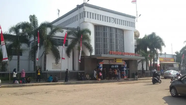 Akses Pintu Selatan Stasiun Bandung via Otista Ditutup Sementara
