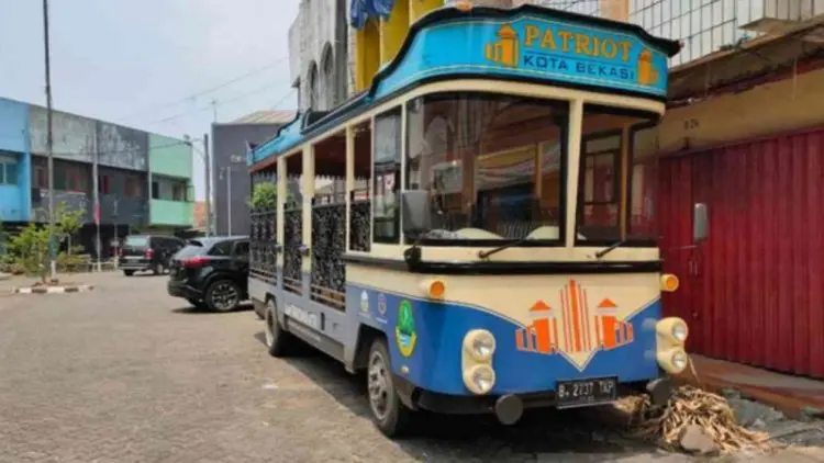 Bekasi Operasikan Bus Wisata Hibah Jabar