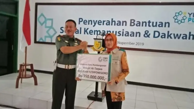 PLN Bantu Pembangunan Masjid Pomdam IV/Diponegoro