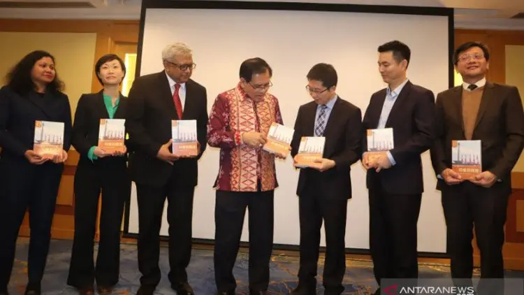 Profesor Cina Terbitkan Buku tentang Indonesia