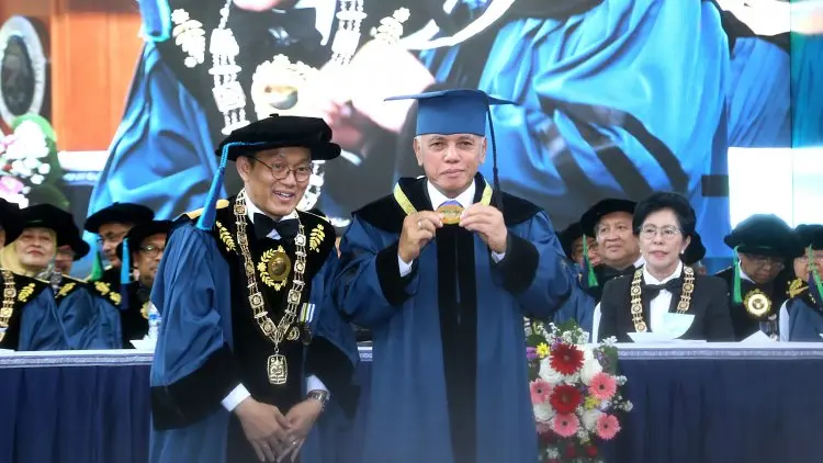 Foto: Penganugerahan Doktor HC Hatta Rajasa