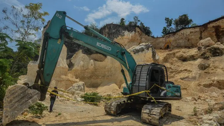Holding Tambang Tahan Produksi Karena Harga Lesu