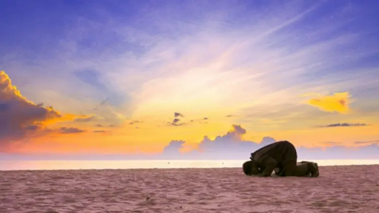 Salahnya Cara Sujud Terkait Sahnya Salat