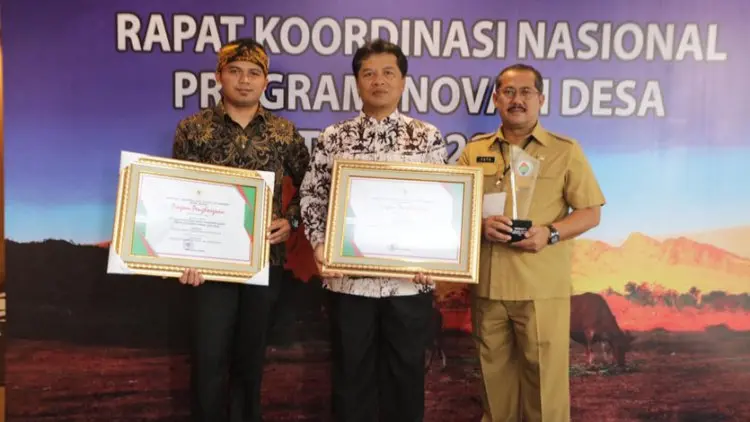 Dukung Inovasi Desa, Bupati Bandung Raih Penghargaan