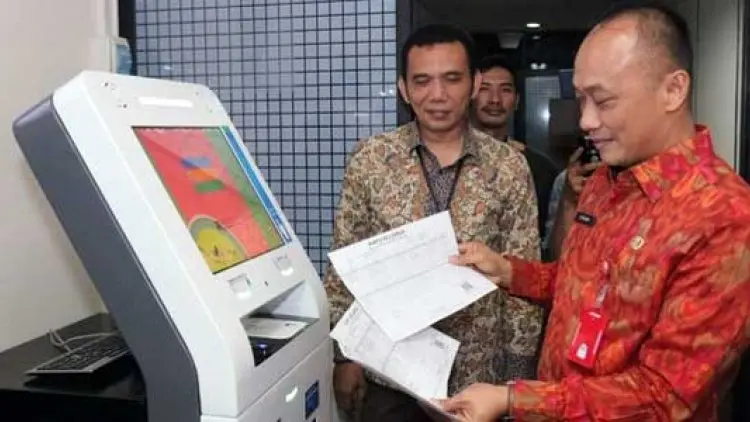 Begini Cara Kerja Mesin 'ADM' untuk Cetak KTP