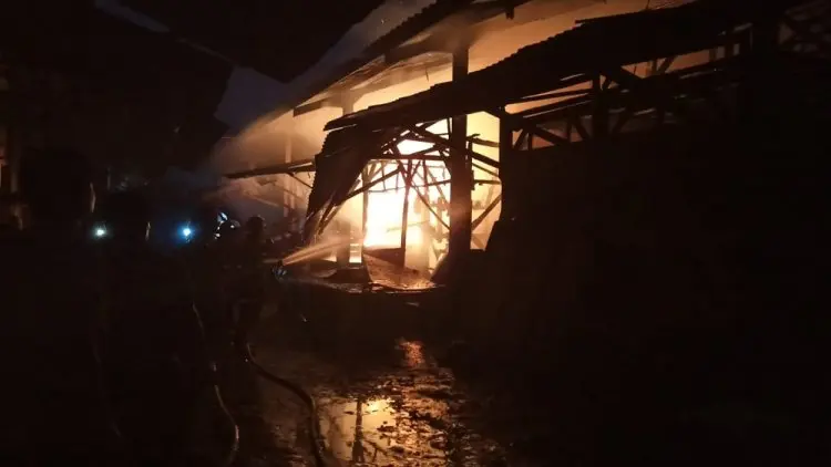 26 Kios Pasar Ciawitali Dilalap si Jago Merah