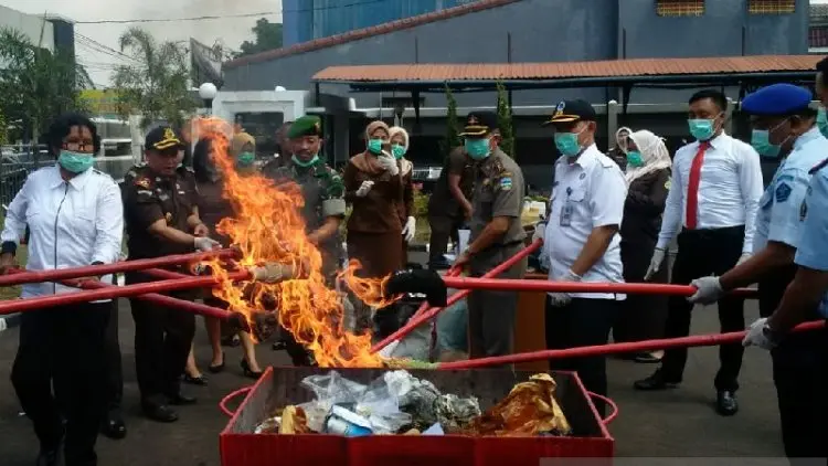 Kejaksaan Garut Musnahkan Barang Bukti Kasus Pidana Selama 2019