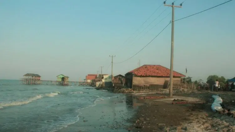 Ratusan Keluarga Terdampak Abrasi Pantai Karawang Akan Direlokasi