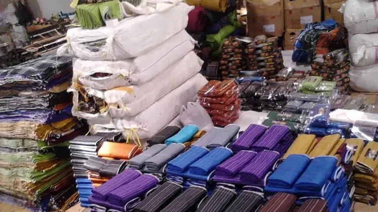 50 Persen Perajin Sarung Majalaya Ambruk