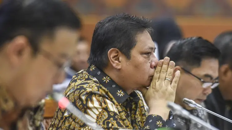 Ekonomi Berat, Airlangga Jangan Rangkap Jabatan