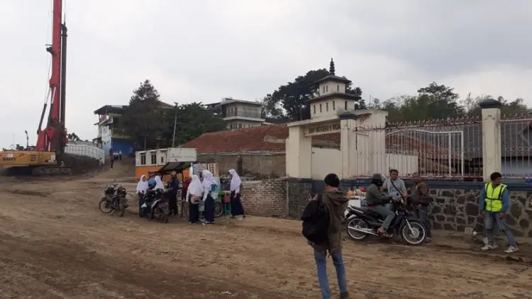 Proyek KCIC Menggusur Lima Ruang Kelas SMPN 1 Ngamprah