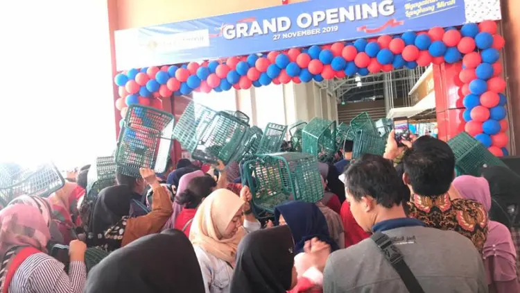 Ribuan Warga Serbu Launching Lottee Grosir Padalarang