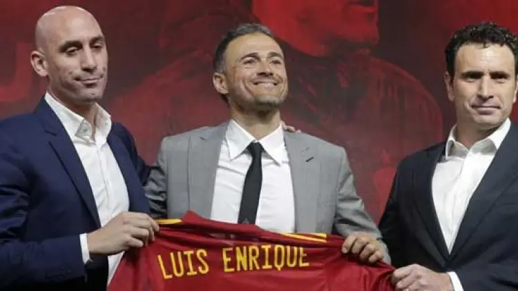 Resmi Latih Spanyol Lagi, Enrique Kritik Moreno
