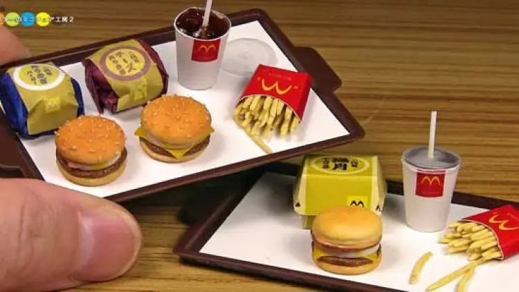 Membuat Menu McDonald's dalam Ukuran Mini