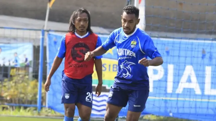 Julius Josel Tak Menyesal Gabung Persib