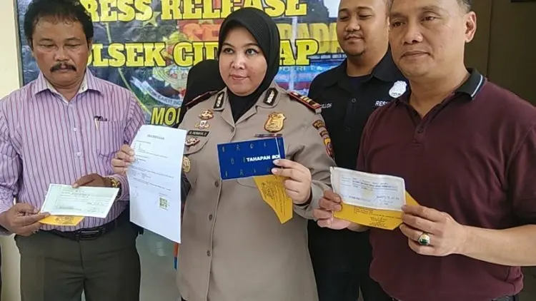 Guru Honorer Tipu 6 Orang Tua Siswa di Kota Bandung