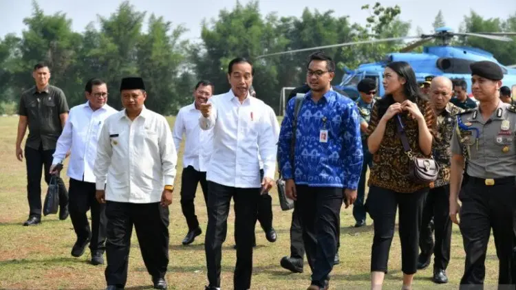 Jokowi Ajak Dua Staf Milenial Kunjungi Patimban di Subang