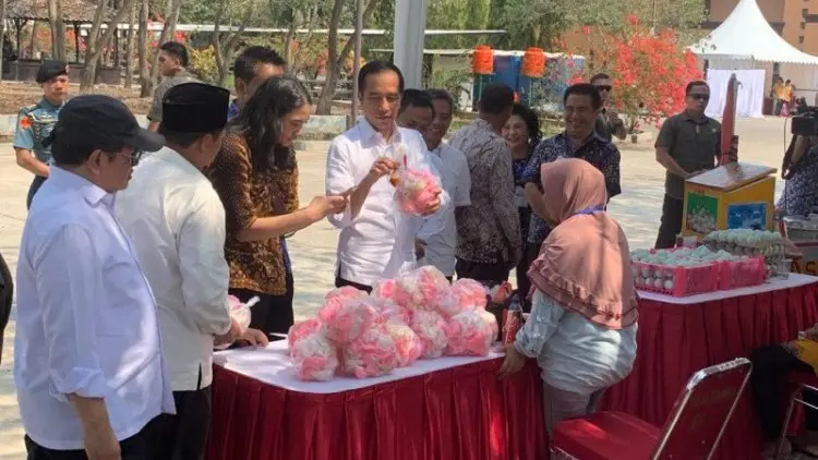 Jokowi ke Pengusaha Mikro Subang: Jauhi Rentenir!