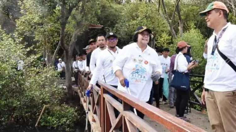 Menteri LHK Tegaskan Komitmen Tangani Sampah Laut
