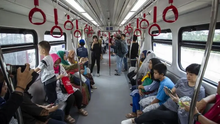Sebagian Penumpang LRT Belum Tahu Penerapan Tarif Komersil