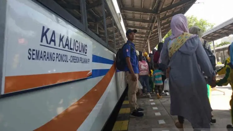 KA Kaligung Sampai Cirebon, Masyarakat Antusias