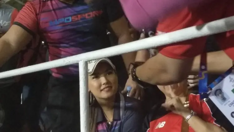 Miyabi Jadi Rebutan Foto Pendukung Timnas U-22