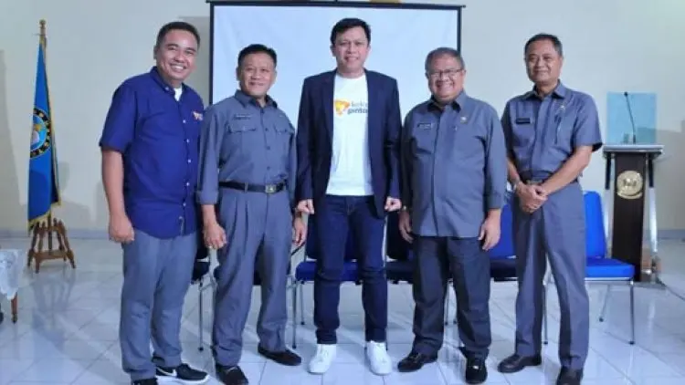 Yayasan Hang Tuah Terapkan Solusi Kelas Pintar