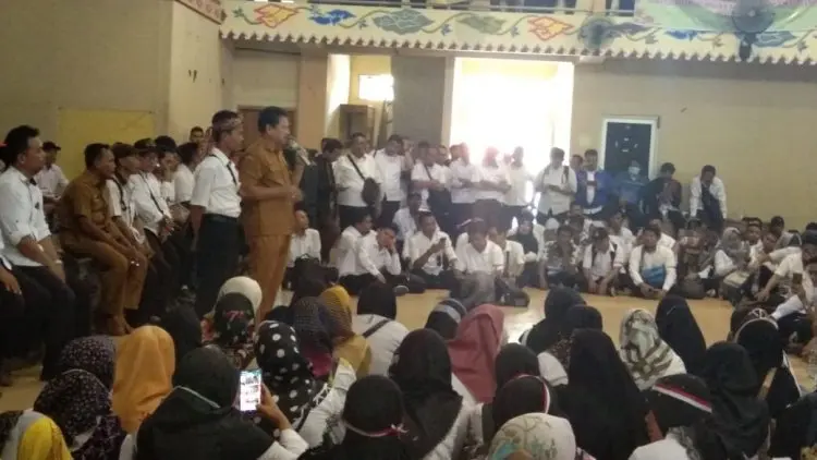 Aksi Damai Ribuan Guru Honer Terhenti di Gedung PGRI