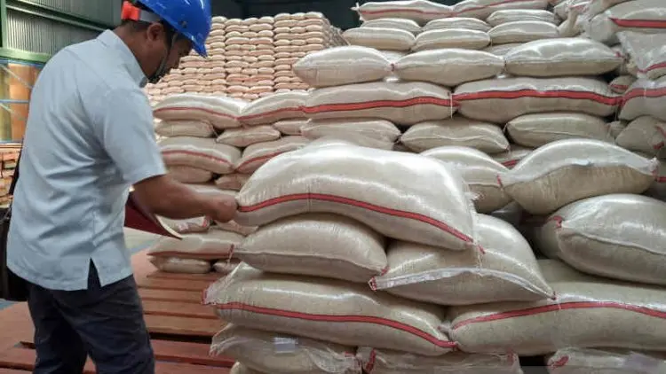 Stok Beras Bulog Cirebon Mencukupi hingga 2021