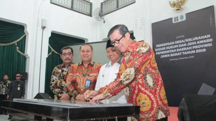 Menhumkam Resmikan 130 Desa Sadar Hukum di Bandung