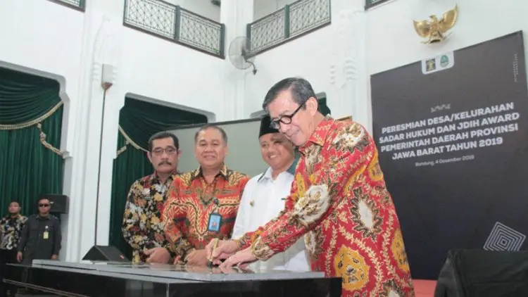 Menkumham Resmikan 130 Desa Sadar Hukum di Bandung