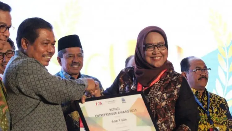 Kembangkan Pariwisata Bogor, Ade Yasin Terima Penghargaan BEA 2019