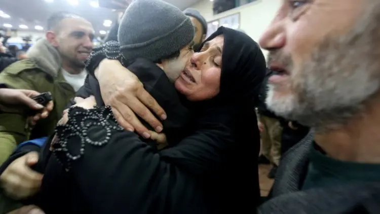 Terharu... Berpisah 20 Tahun, Ibu dan Anak Palestina Ketemu di Mesir