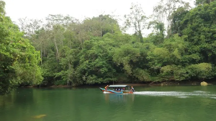 Gandeng Masyarakat, Kunci Sukses BUMDes Guha Bau Kembangkan Wisata Green Canyon