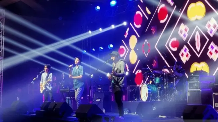 Konser Penuh Energi 'A Night With Sheila On 7)