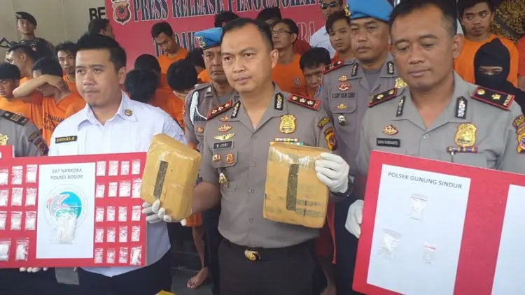 Pria Cileungsi Ini Hanya Melongo Saat Tahu Istrinya Pengedar Sabu