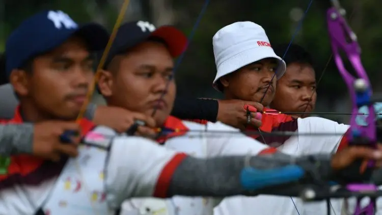 Hendra Purnama Rebut Emas Panahan Recurve Putra