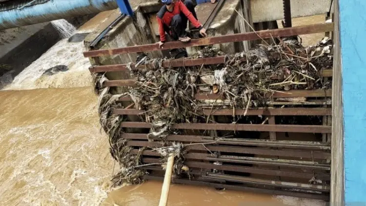 Air PDAM Kota Bandung Keruh Akibat Banjir Bandang