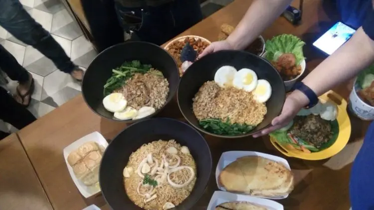Warung Wakaka Hadir 24 Jam Nonstop di Bandung