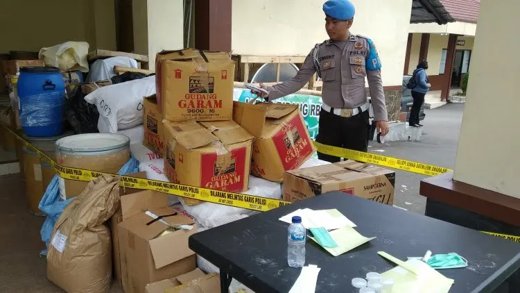 Polresta Bogor Buru Bos Pabrik Obat Palsu